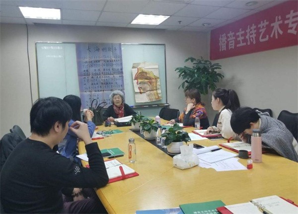 悅播新語藝術教育加盟費多少錢？
