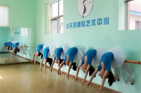 三線城市加盟小天鵝藝術培訓多少錢？