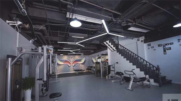 星星的山坡體適能運動館加盟費用是多少？