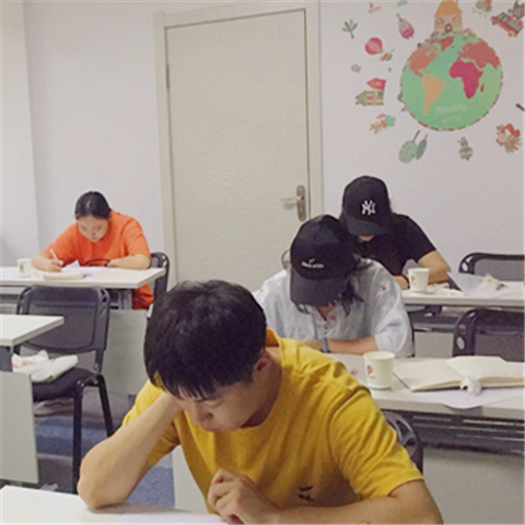萊特外語學(xué)校