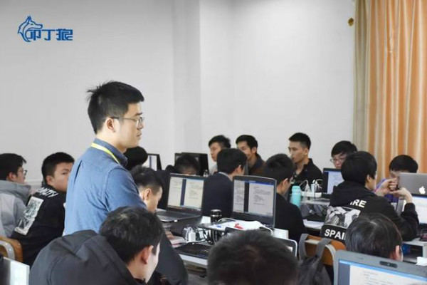 叩丁狼教育加盟