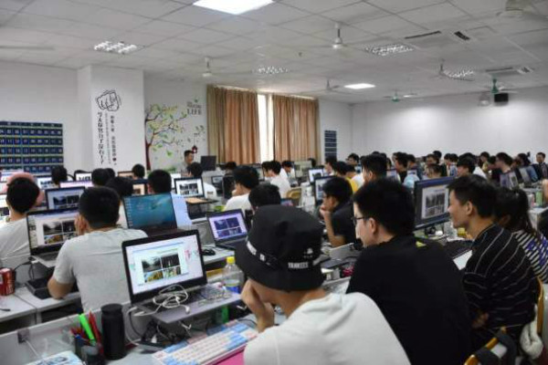 叩丁狼教育加盟